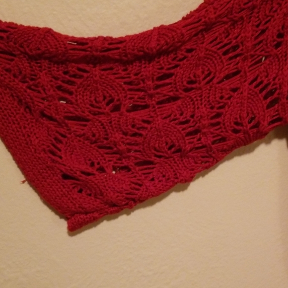 Red Shawl - Picture 3 of 3